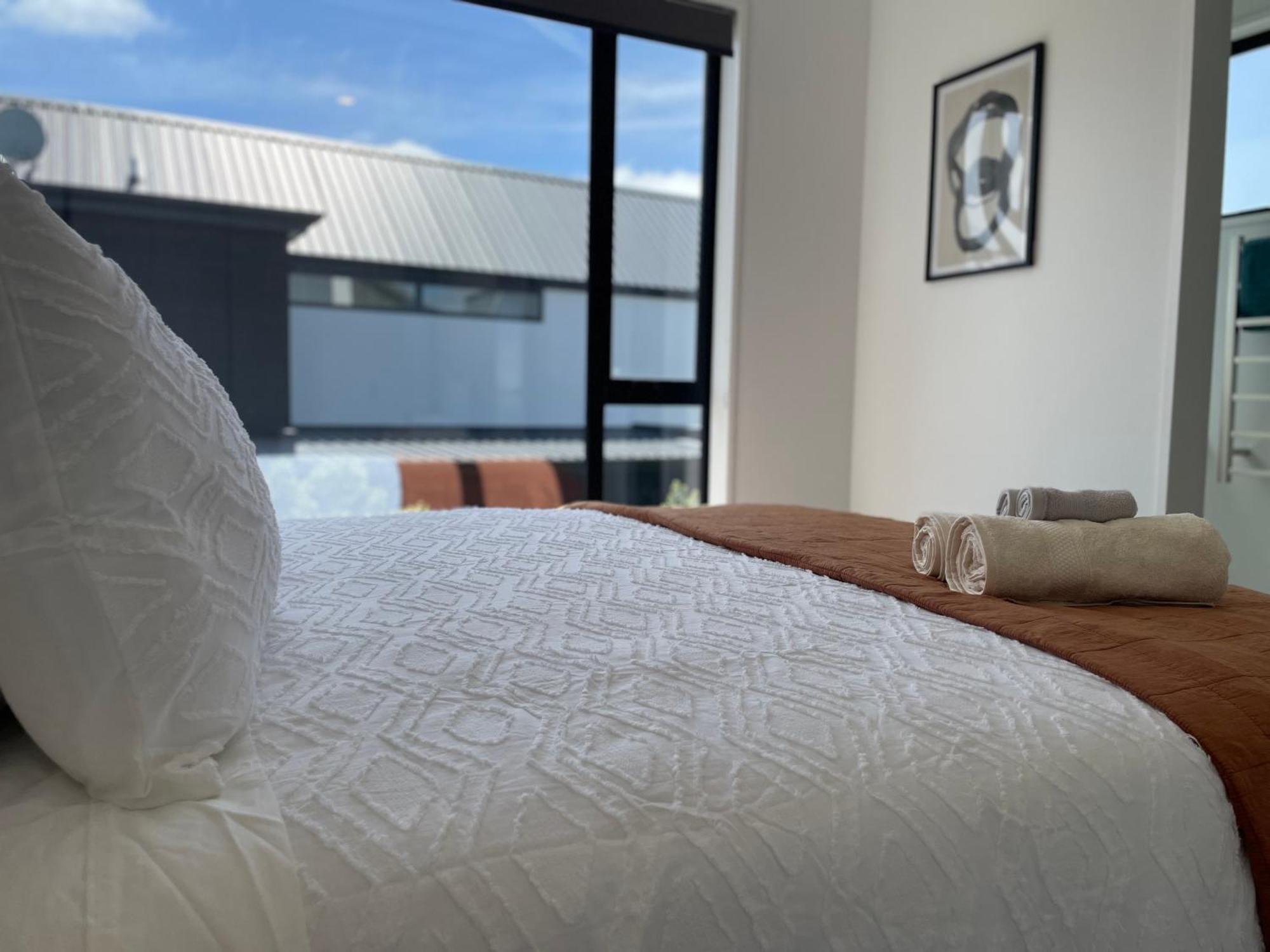 Luxury 2 Bedroom Townhouse Opposite Merivale Mall Christchurch Exterior photo