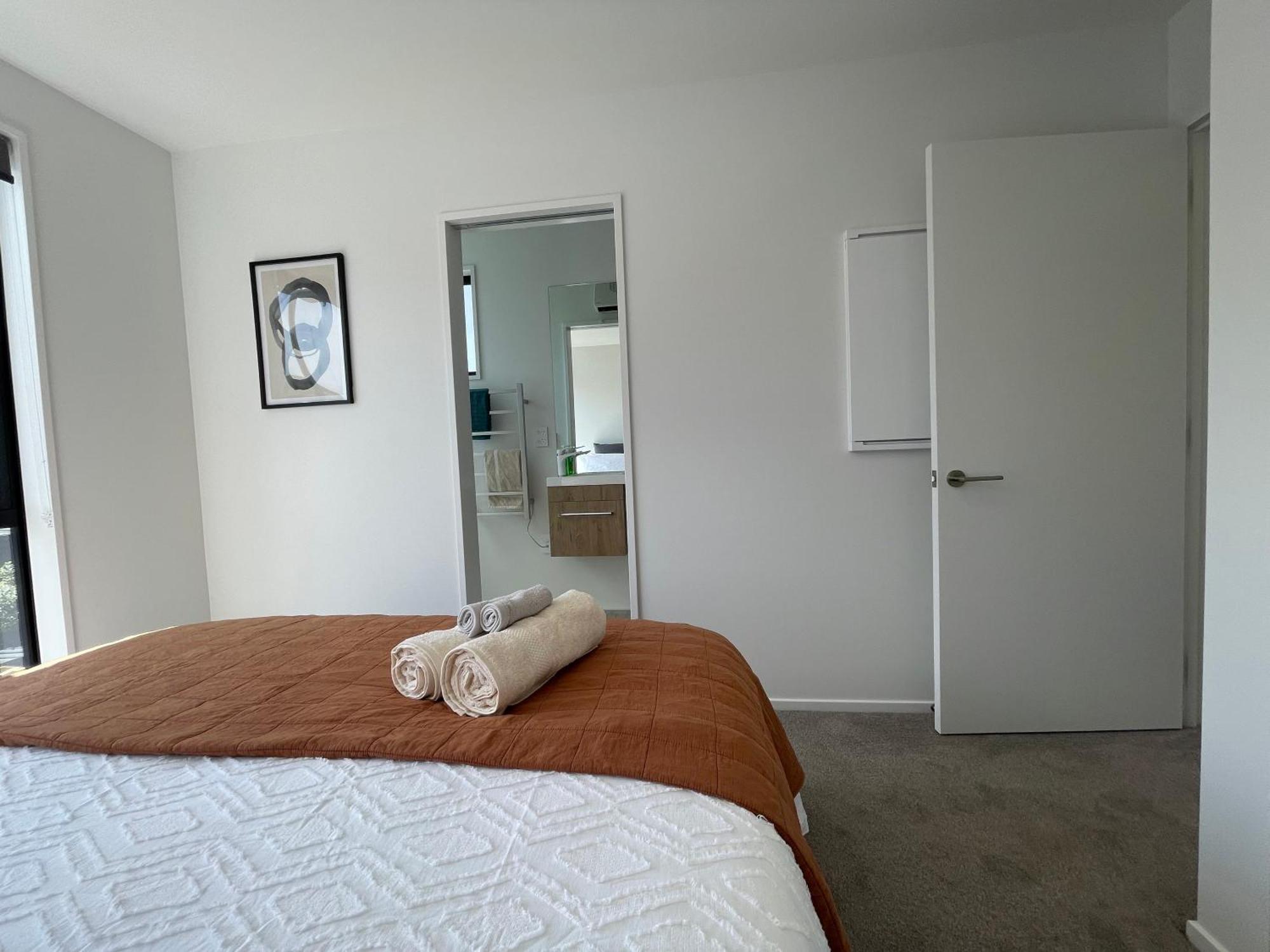 Luxury 2 Bedroom Townhouse Opposite Merivale Mall Christchurch Exterior photo