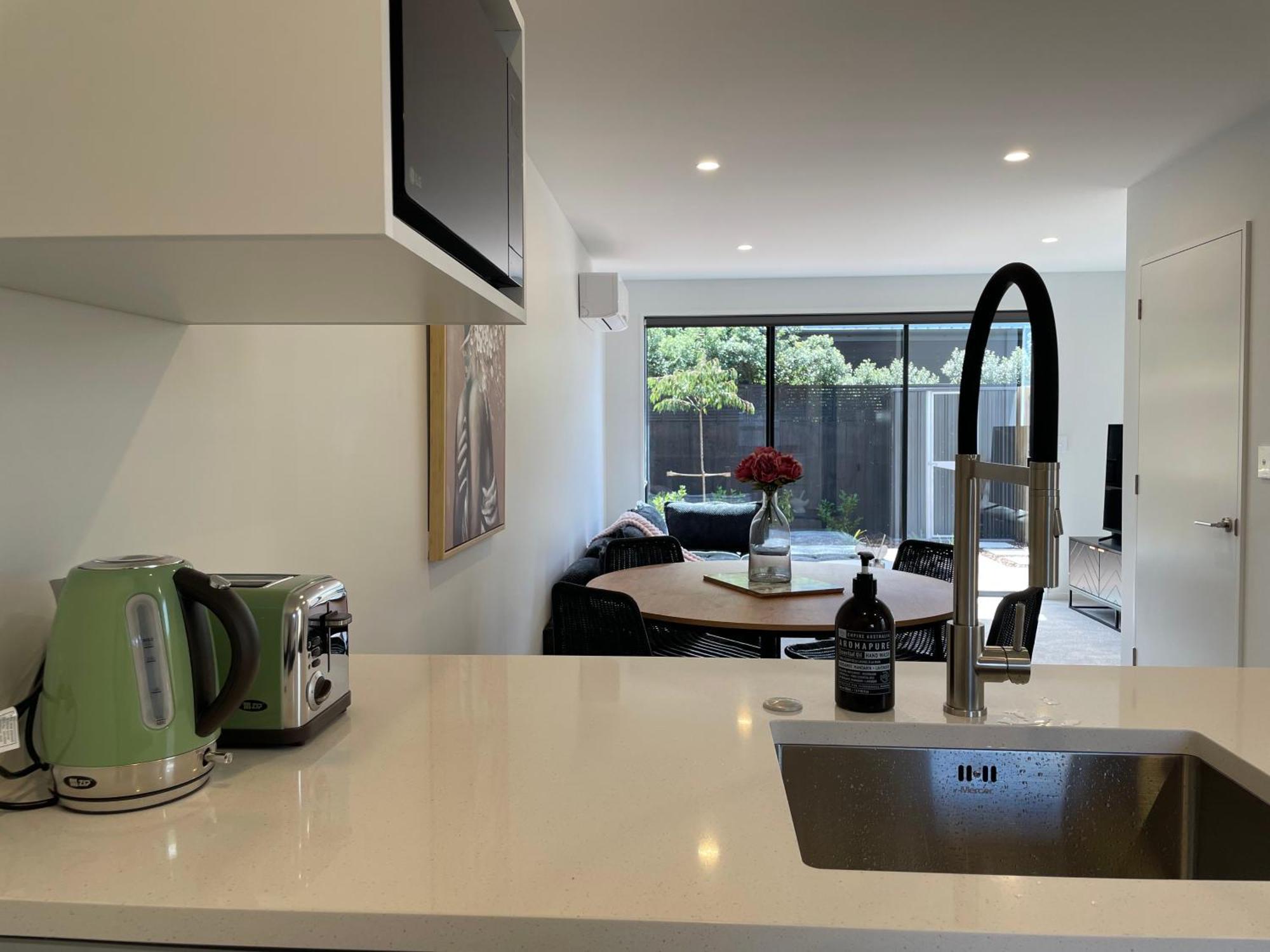 Luxury 2 Bedroom Townhouse Opposite Merivale Mall Christchurch Exterior photo