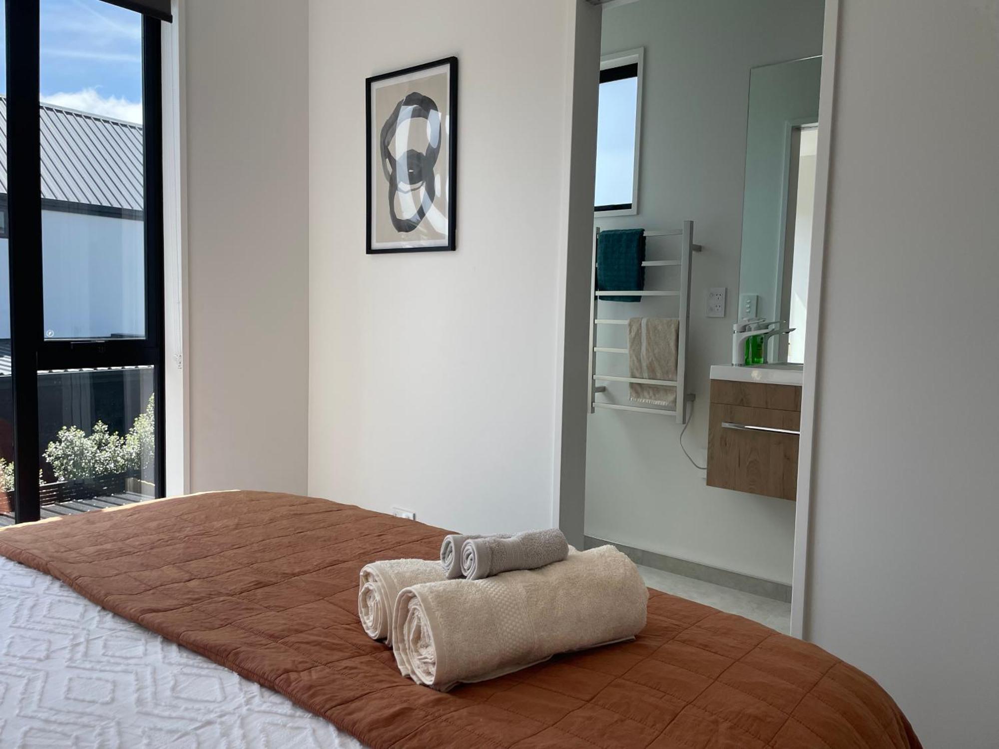 Luxury 2 Bedroom Townhouse Opposite Merivale Mall Christchurch Exterior photo
