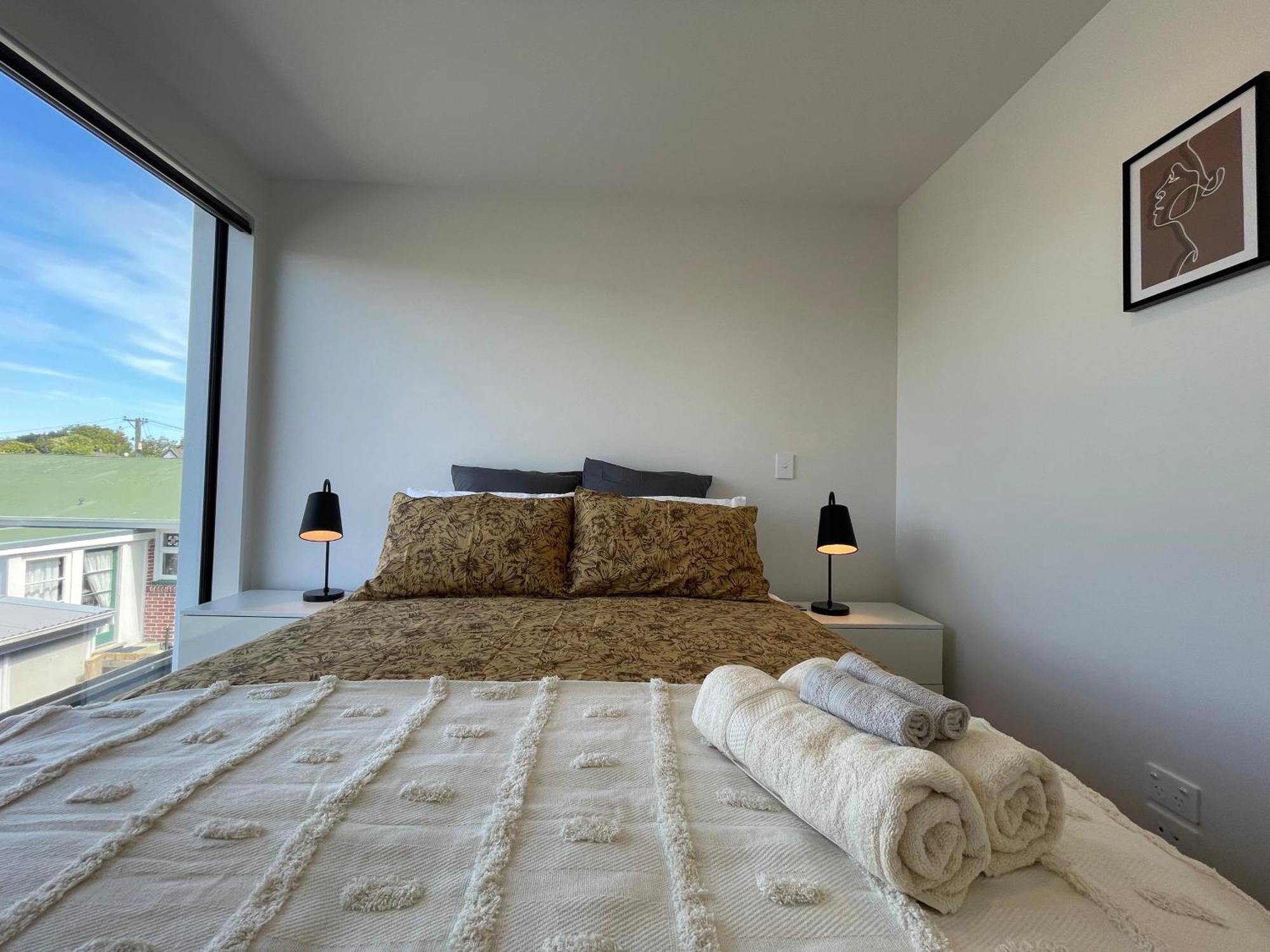 Luxury 2 Bedroom Townhouse Opposite Merivale Mall Christchurch Exterior photo