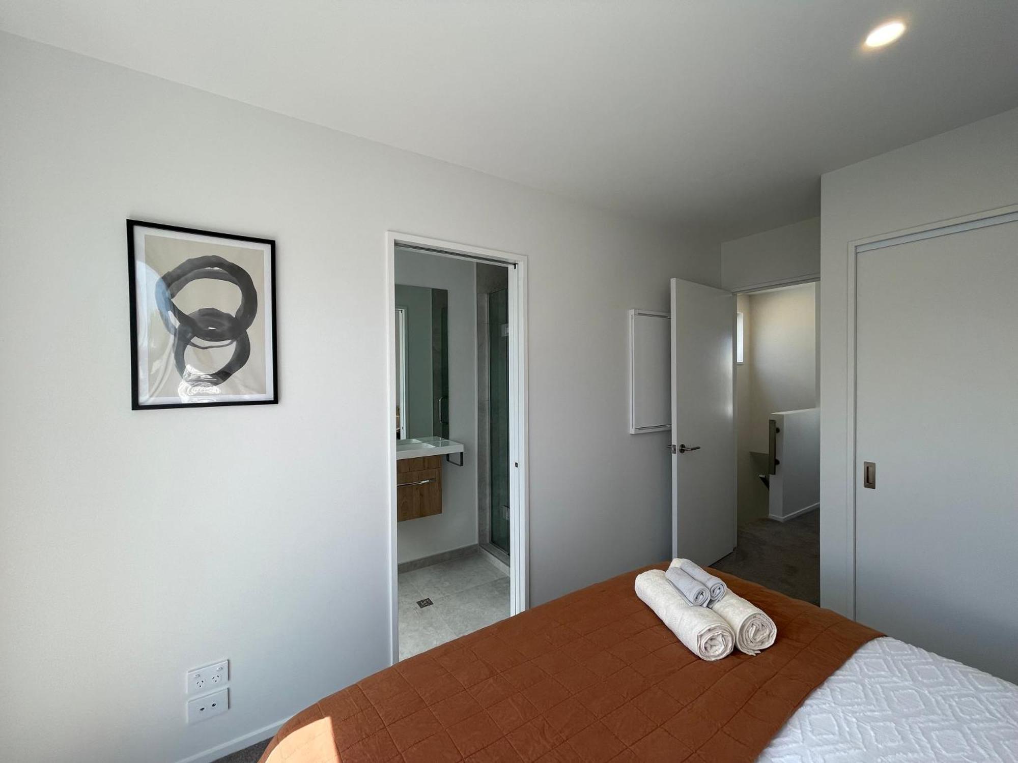 Luxury 2 Bedroom Townhouse Opposite Merivale Mall Christchurch Exterior photo