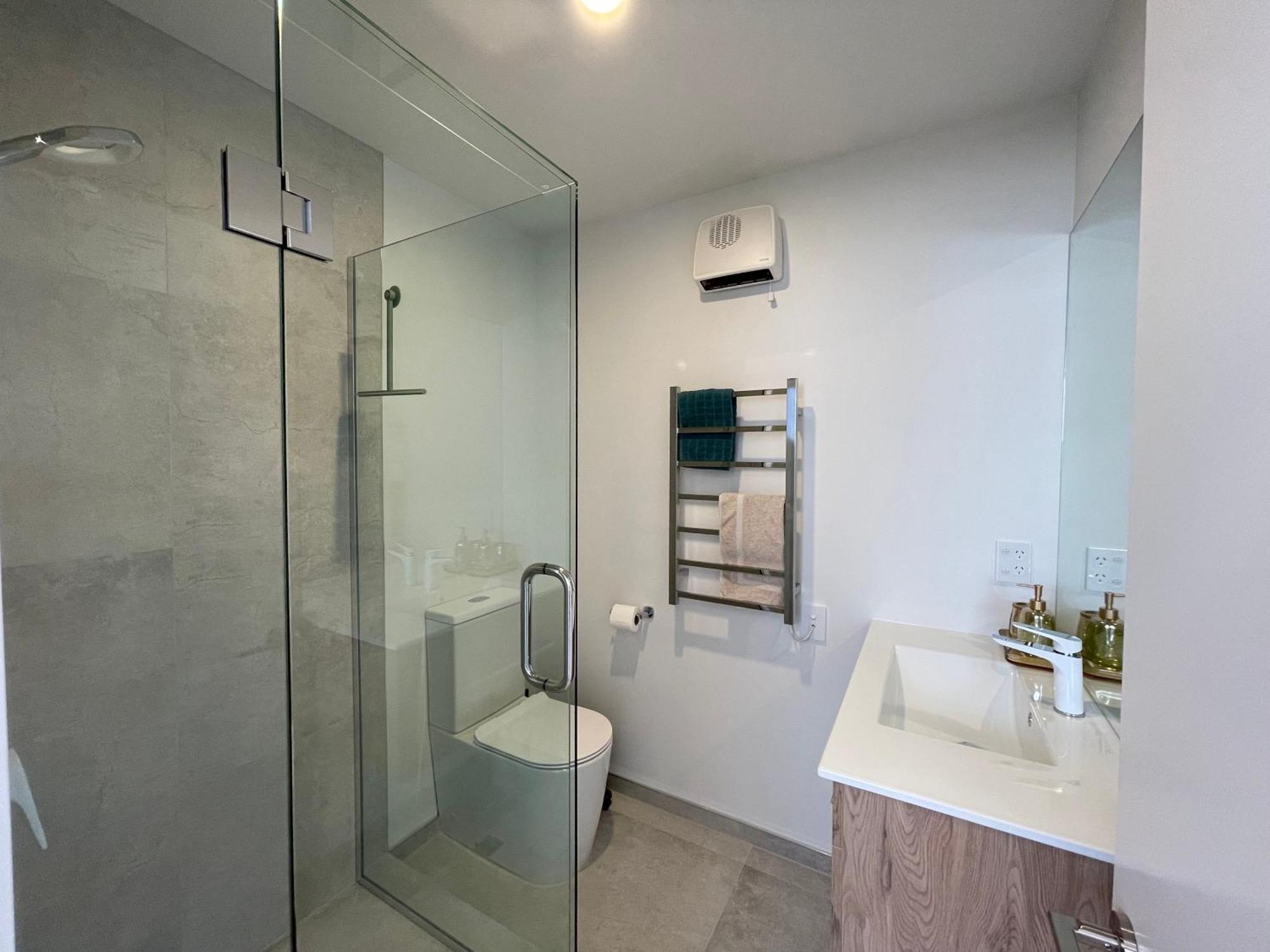 Luxury 2 Bedroom Townhouse Opposite Merivale Mall Christchurch Exterior photo